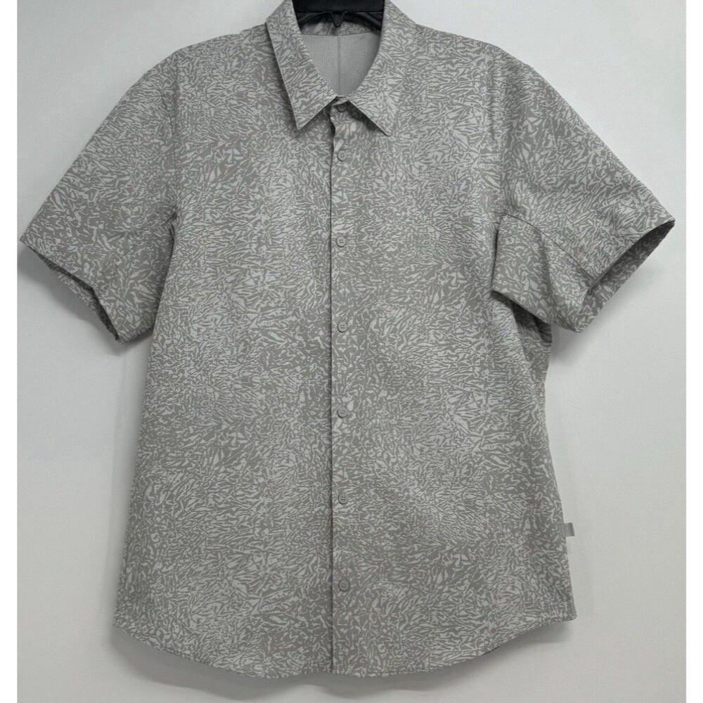 Lululemon Mens Button Down Short Sleeve Shirt Gray Patterned Casual M